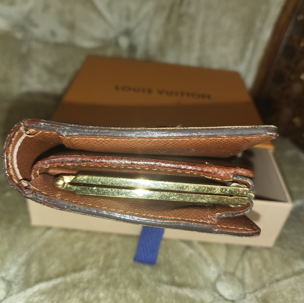 Authentic vintage Louis Vuitton small monogram kisslock compact wallet - Picture 4 of 7